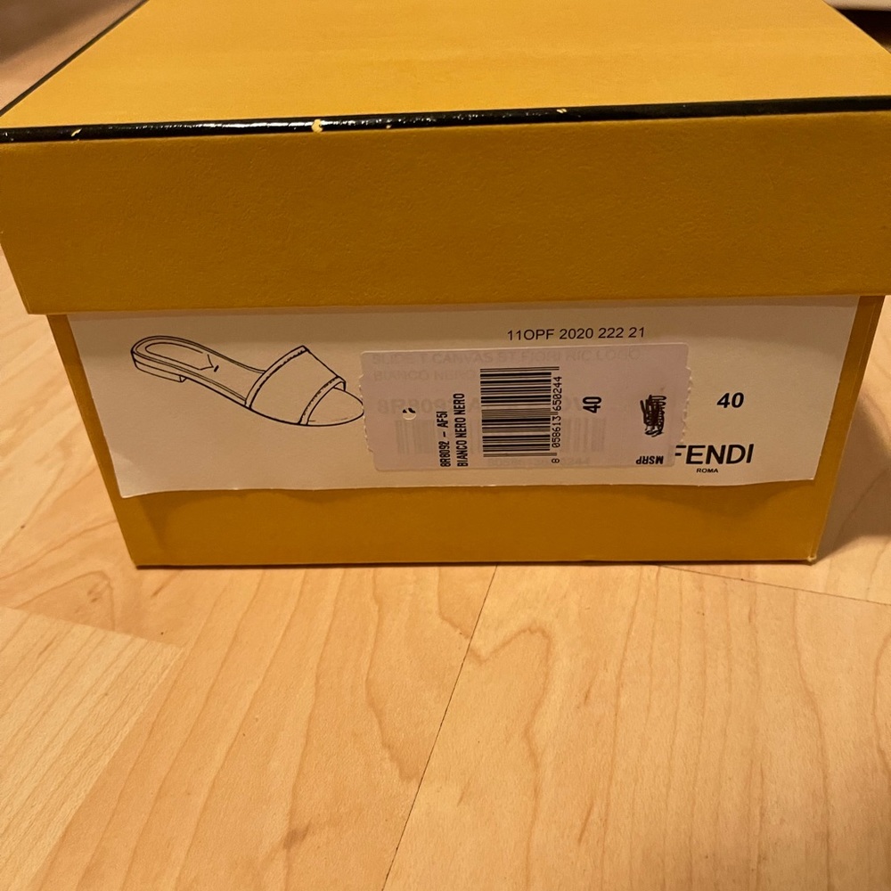FENDI SANDALS - Picture 8 of 9